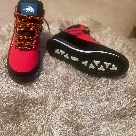 North Face Back to Berkeley Waterproof Boots. - Picture 2 of 5